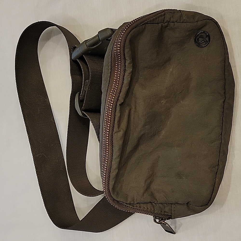 Lululemon Everywhere Belt Bag Army Green - Picture 10 of 13